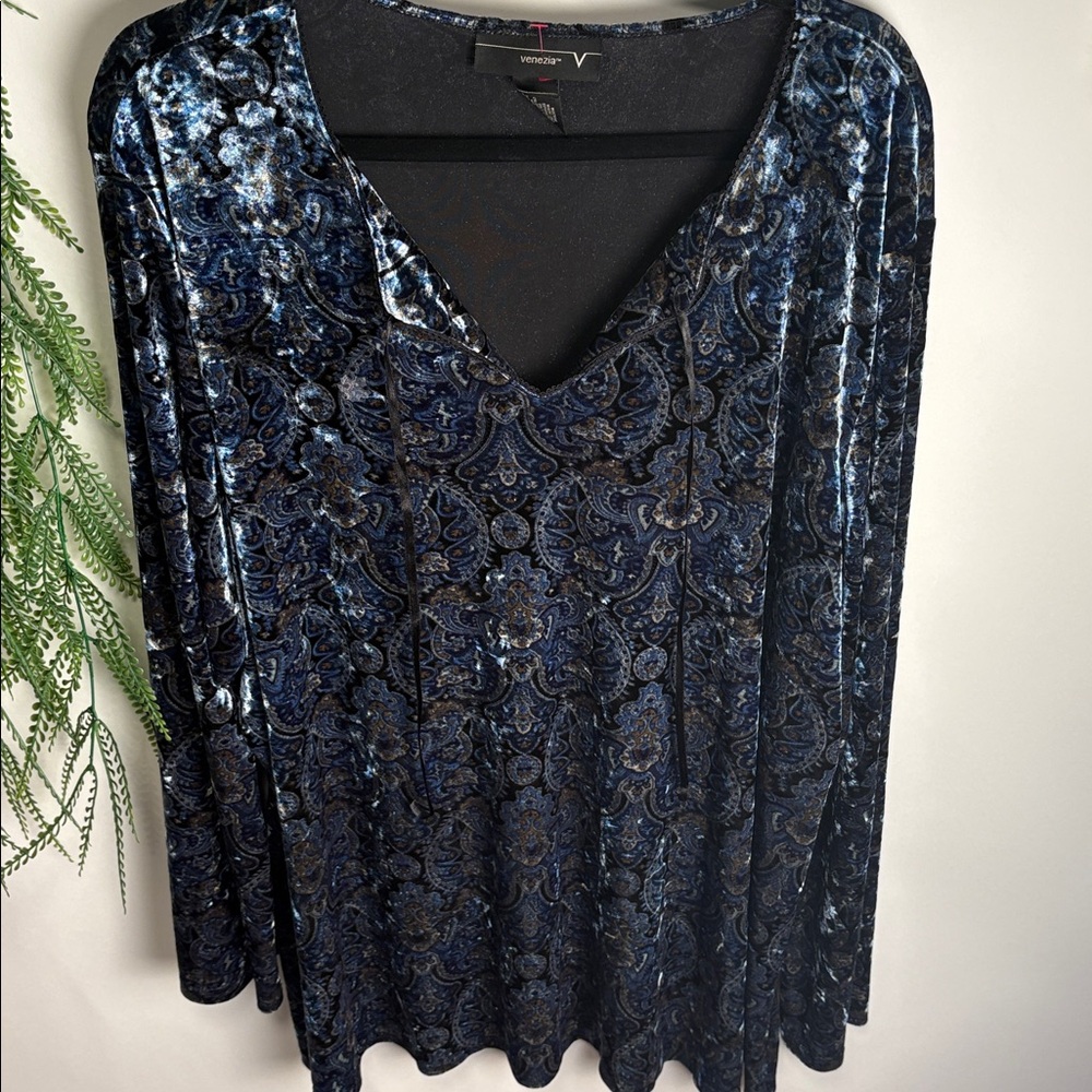 Venezia Black and Blue velvety top